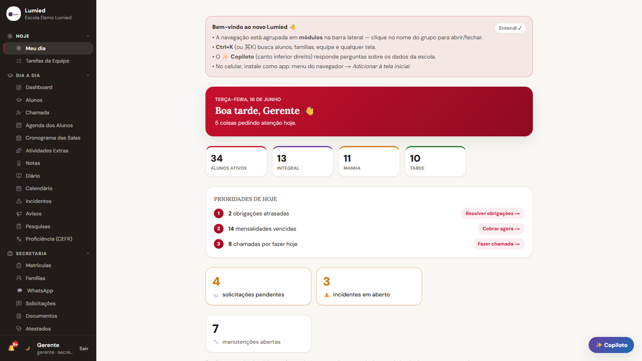 Dashboard de ponto e compliance CLT do Lumied