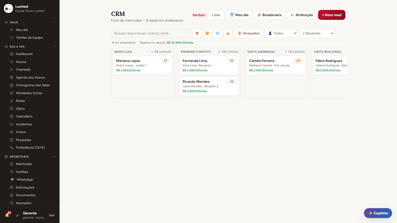 Pipeline Kanban de leads no Lumied